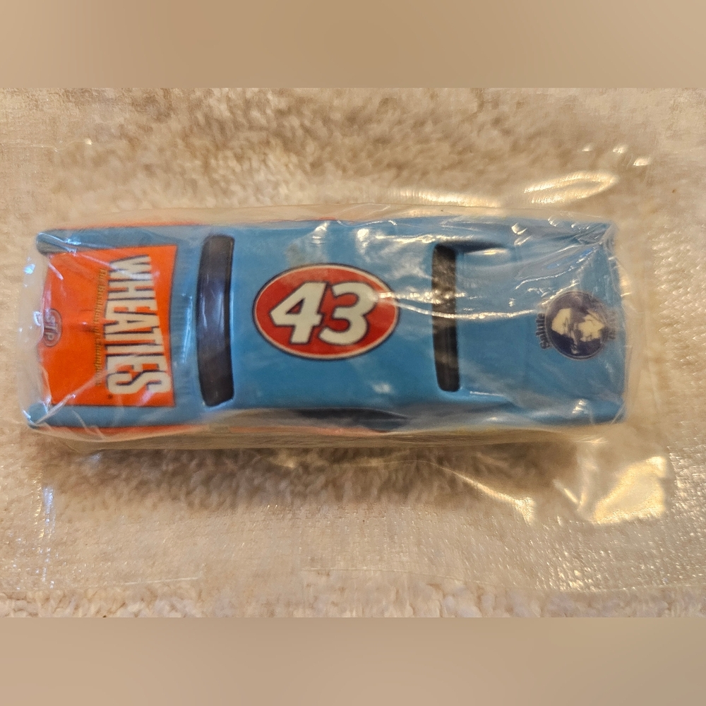 NIP Salute to Petty Collectible Wheaties 1967 Pontiac GTO Diecast Car 1:64.